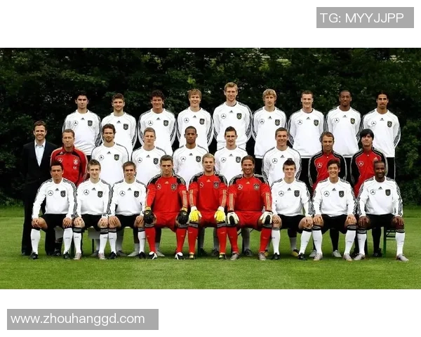 全球足球十大传奇球星名单解析及他们的非凡成就 全球足球十大传奇球星名单解析及他们的非凡成就