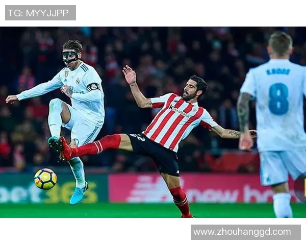 足球巨星背后的秘密 揭开那些鲜为人知的真实故事与成长历程