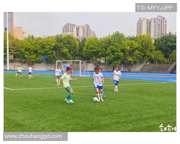 追球星足球热潮下年轻人逐梦绿茵场激情与成长故事